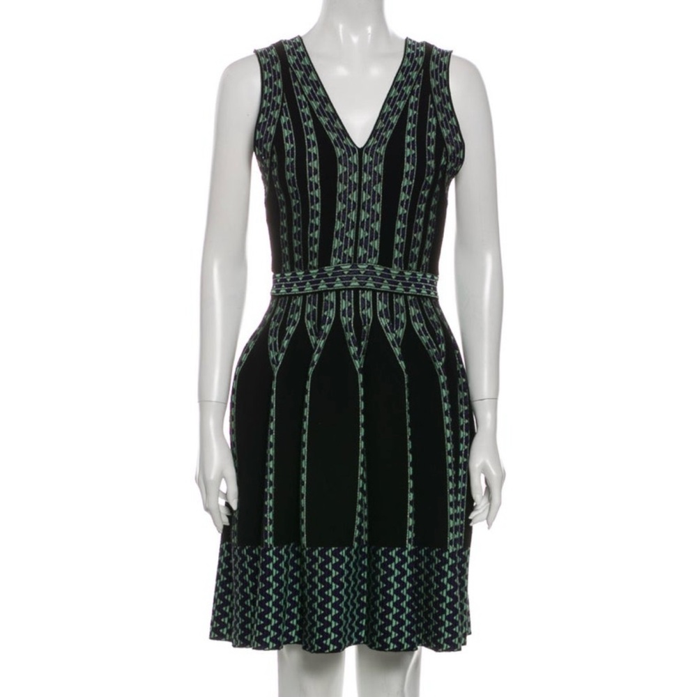 Elegant Black and Green Patterned Dress